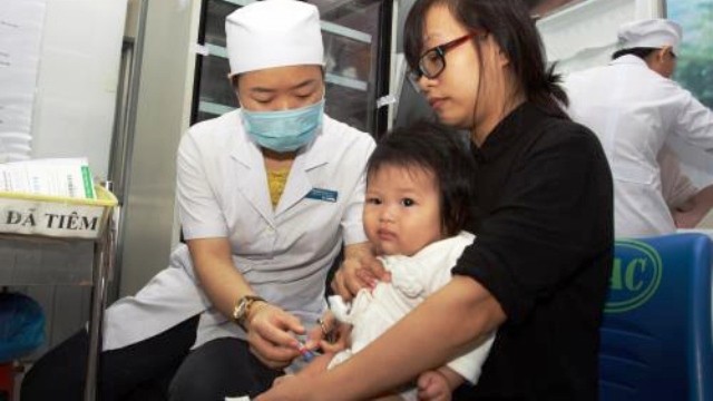 Bé trai 1 tuổi bị viêm màng não vì cha mẹ quên làm điều này cho con ảnh 1