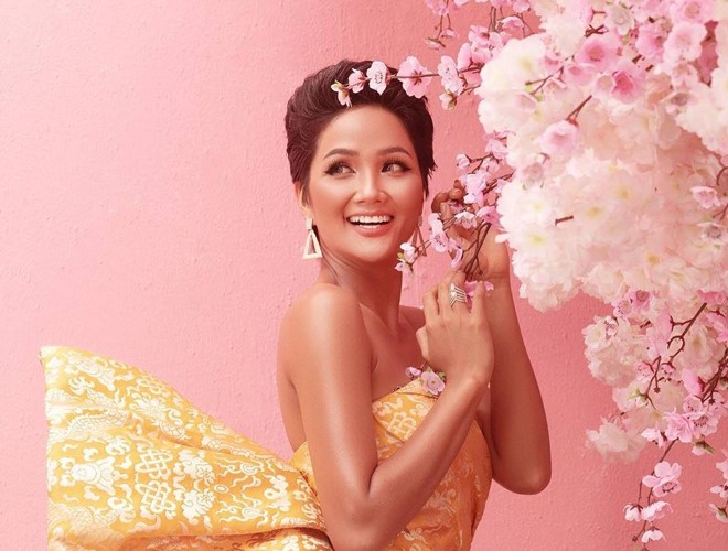 H'Hen Niê tiếp tục lọt top 10 Hoa hậu của các Hoa hậu ảnh 2