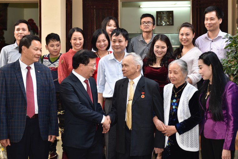 Phó Thủ tướng Trịnh Đình Dũng thăm, chúc Tết tại Vĩnh Phúc ảnh 2