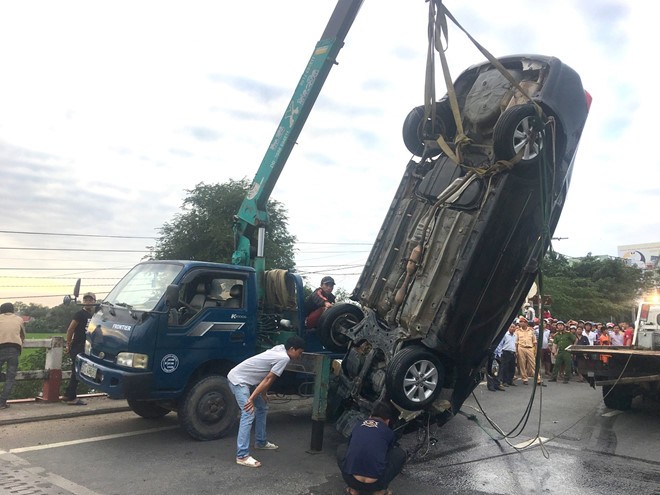 Ô tô lao xuống sông, tài xế tử vong khi về quê đón Tết ảnh 1