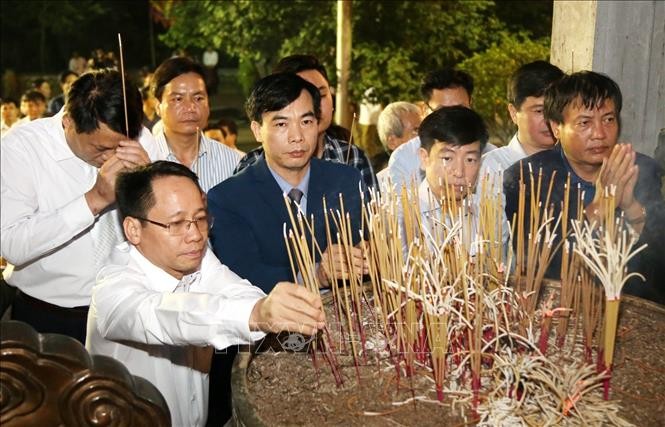 Dâng hương tưởng niệm các Vua Hùng đêm giao thừa Tết Kỷ Hợi 2019 ảnh 3