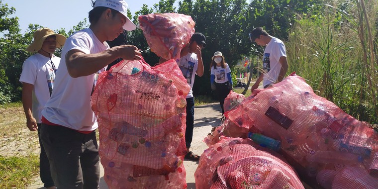 Lặn vớt rác biển ven bờ đảo Lý Sơn ảnh 2