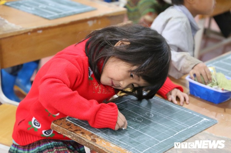 Cô giáo trẻ 10 năm 'gieo chữ' nơi rẻo cao ở Hà Giang ảnh 4