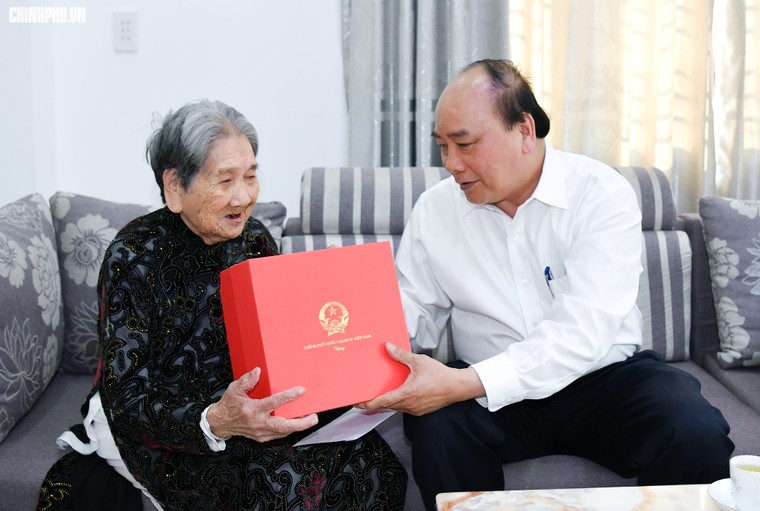 Thủ tướng: Không thể hời hợt, bán rẻ giá trị văn hóa du lịch Việt Nam ảnh 5