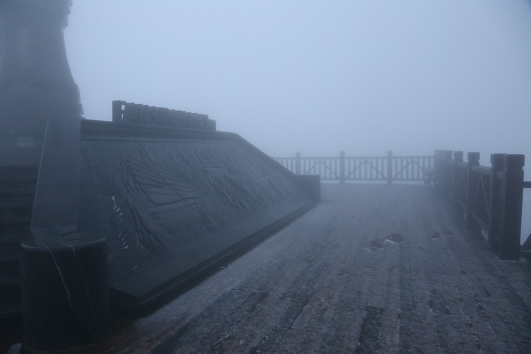 Tuyết trắng bao phủ đỉnh Fansipan sáng đầu tuần ảnh 4