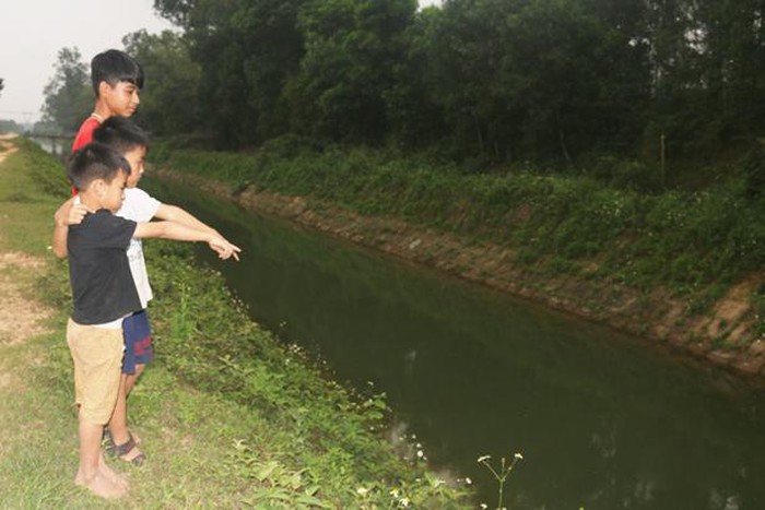 Khen thưởng hai học sinh dũng cảm cứu người bị đuối nước ảnh 2