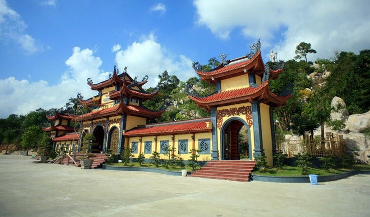 Chùa Ba Vàng được phát hiện vào năm nào?