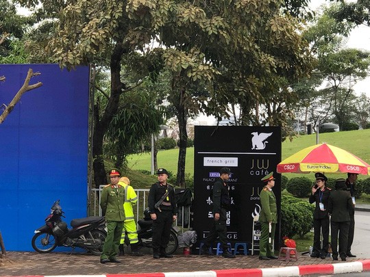 Chủ tịch Triều Tiên Kim Jong-un về tới khách sạn Melia ảnh 2