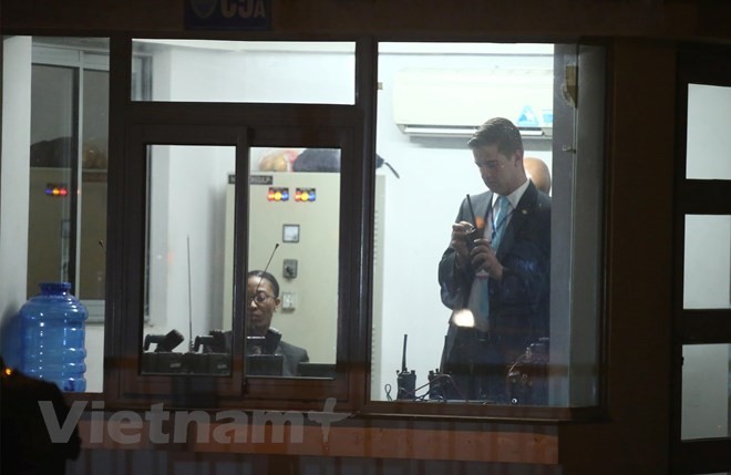 An ninh thắt chặt ở sân bay Nội Bài đón Tổng thống Donald Trump ảnh 5