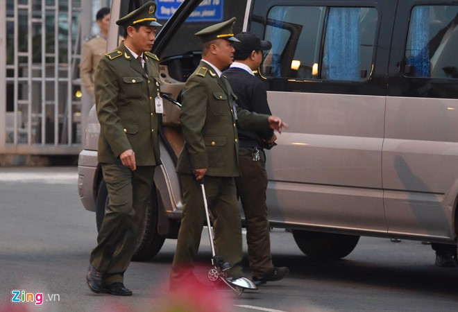 An ninh thắt chặt ở sân bay Nội Bài đón Tổng thống Donald Trump ảnh 2