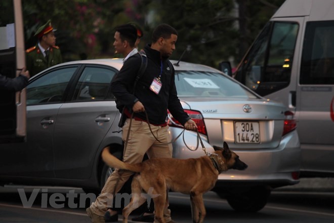 An ninh thắt chặt ở sân bay Nội Bài đón Tổng thống Donald Trump ảnh 8