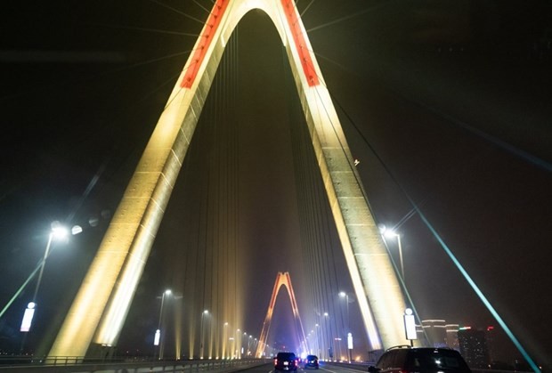 Fanpage chính thức của Nhà Trắng đăng ảnh cầu Nhật Tân ảnh 3