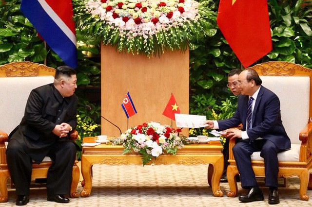 Những hình ảnh ấn tượng trong chuyến thăm Việt Nam của Chủ tịch Kim Jong-un ảnh 2