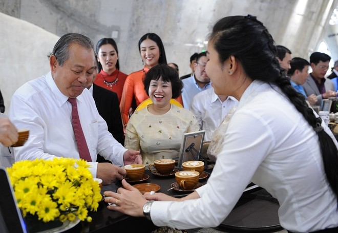 Phó Thủ tướng Trương Hòa Bình vui hội 'Tinh Hoa Đại Ngàn' ảnh 12