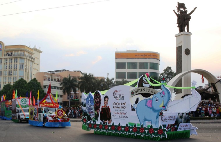 Phó Thủ tướng Trương Hòa Bình vui hội 'Tinh Hoa Đại Ngàn' ảnh 2