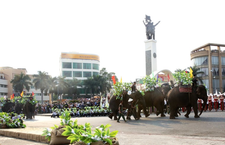 Phó Thủ tướng Trương Hòa Bình vui hội 'Tinh Hoa Đại Ngàn' ảnh 8