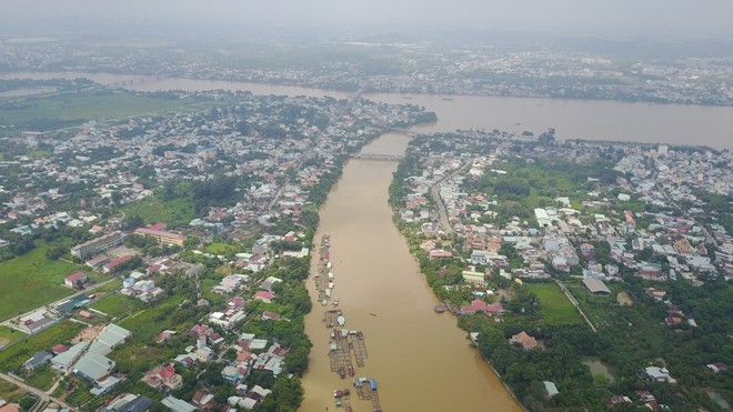Dòng chính sông Đồng Nai ở hạ lưu thường gọi là sông gì?