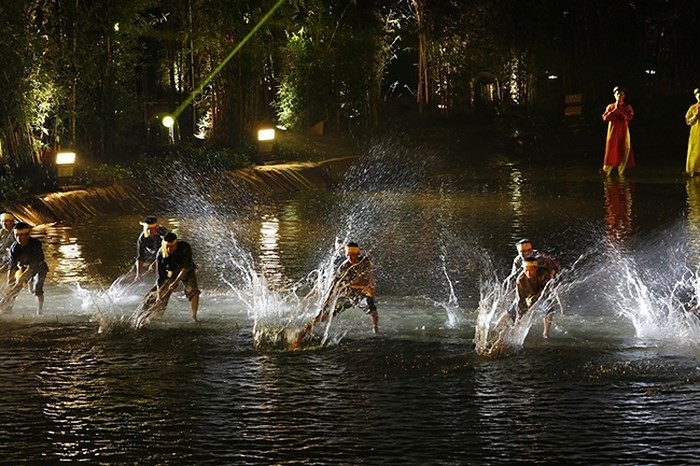 Đạo diễn Việt Tú: Tôi không tranh quyền chủ sở hữu với Tuần Châu ảnh 2