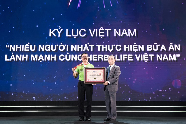 Herbalife tố chức sự kiện đồng diễn SHAKE kỷ lục tại chương trình khởi động đầu năm ảnh 1