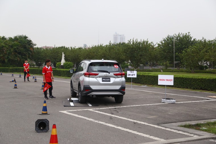 Nhiều trải nghiệm thú vị tại 'Chạm, thử, tin' tại thành phố Toyota ảnh 3