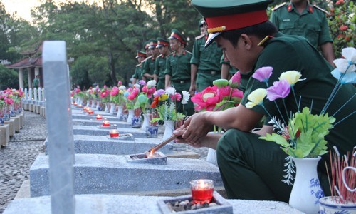 Tướng Đồng Sỹ Nguyên về cùng đồng đội ảnh 1