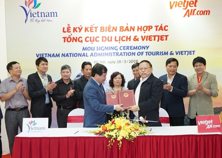 Ký kết xúc tiến, quảng bá du lịch giữa Tổng cục Du lịch và Vietjet Air ảnh 1