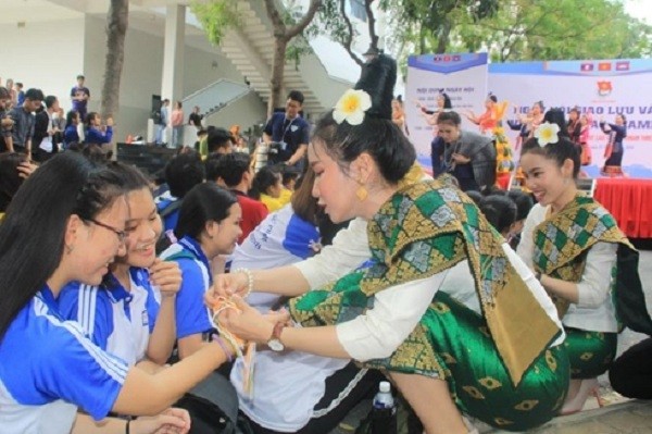 Sôi nổi ngày hội Giao lưu văn hóa Việt Nam - Lào - Campuchia ảnh 1