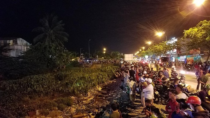 Nam thanh niên cướp tiệm vàng rồi nhảy xuống kênh lẩn trốn ảnh 1