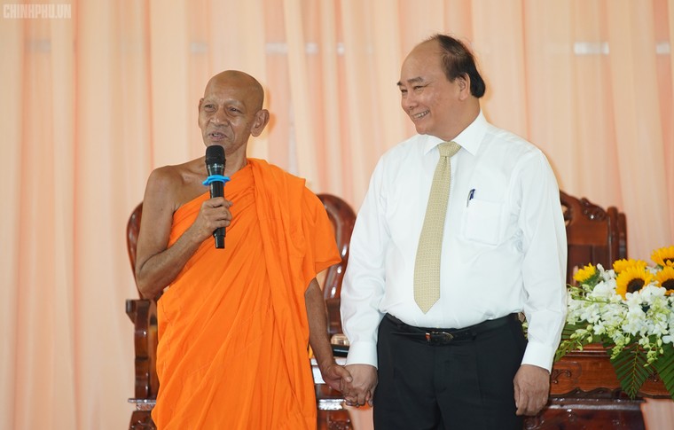 Luôn tạo điều kiện cho đồng bào có đạo thực hiện tốt việc tu hành chân chính ảnh 1