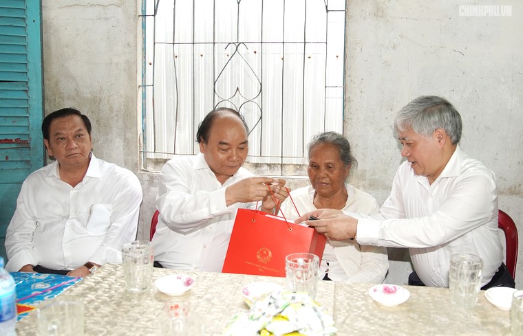 Luôn tạo điều kiện cho đồng bào có đạo thực hiện tốt việc tu hành chân chính ảnh 7