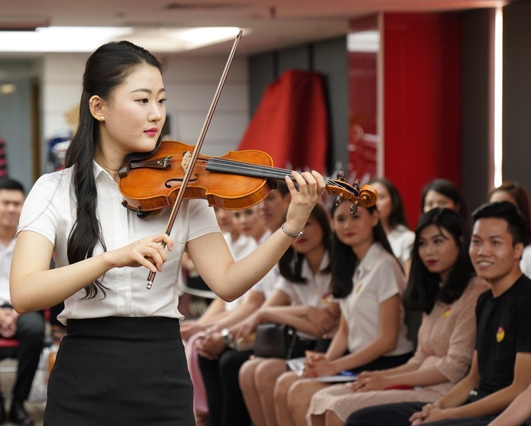 Vietjet tuyển dụng tiếp viên phục vụ chiến lược phát triển mạng bay rộng khắp ảnh 1