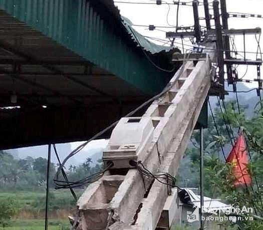 Lốc xoáy làm tốc mái nhiều nhà dân ở Nghệ An ảnh 1