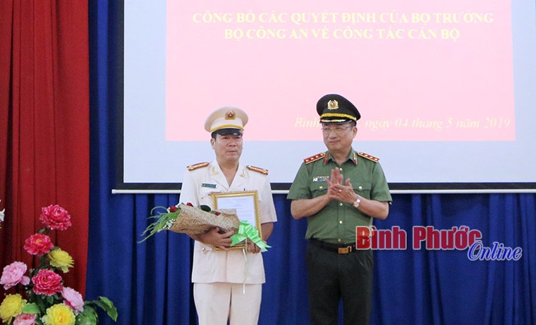Công bố các quyết định của Bộ Công an về công tác cán bộ ảnh 2