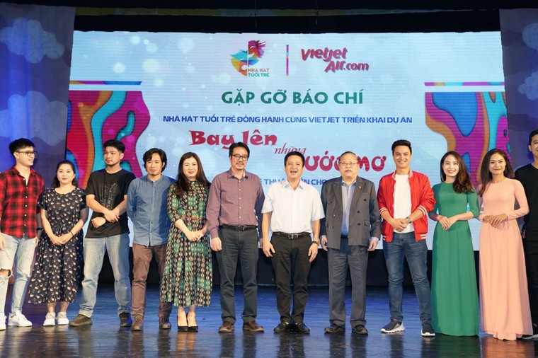 Vietjet cùng Nhà hát Tuổi trẻ ươm mầm tình yêu, chắp cánh ước mơ nghệ thuật cho các bạn nhỏ ảnh 1