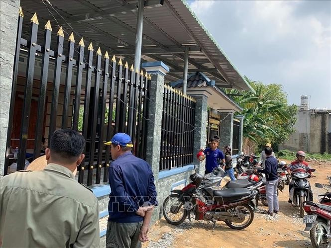 Hai vợ chồng tẩm xăng tự thiêu tại nhà riêng, 1 người tử vong ảnh 1