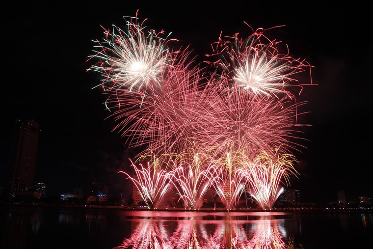 Những lý do để bạn không thể từ chối một chuyến đi Đà Nẵng mùa hè này ảnh 1