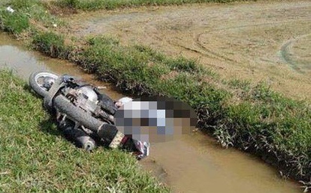 Nam thanh niên tử vong dưới mương nước cùng chiếc xe máy ảnh 1