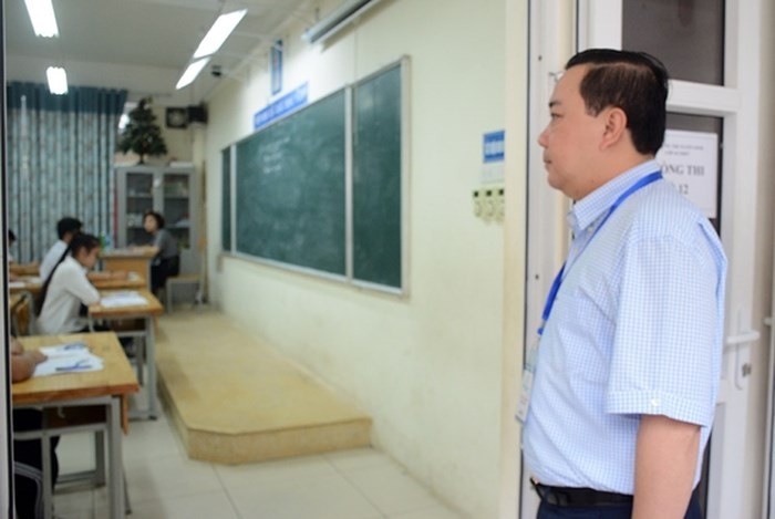 3 thí sinh trường chuyên bị đình chỉ vì mang vật dụng cấm vào phòng thi ảnh 1