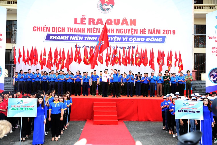 Phó Thủ tướng Thường trực phát động Chiến dịch thanh niên tình nguyện ảnh 2