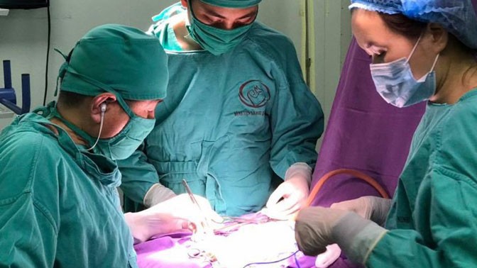 Phẫu thuật cứu trẻ 2 ngày tuổi bị tắc ruột bẩm sinh ảnh 1