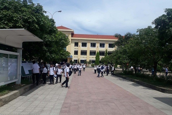 Đình chỉ 2 giám thị ký nhầm khiến thí sinh phải làm lại bài thi ảnh 1