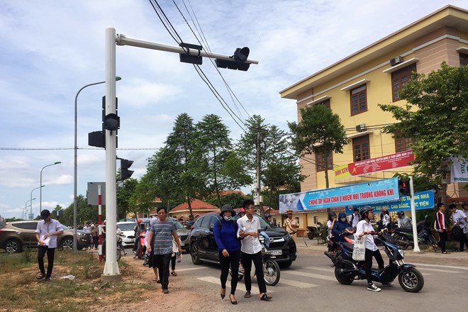 Hơn 6.400 học sinh Quảng Bình thi lại môn Ngữ văn vào lớp 10 ảnh 2