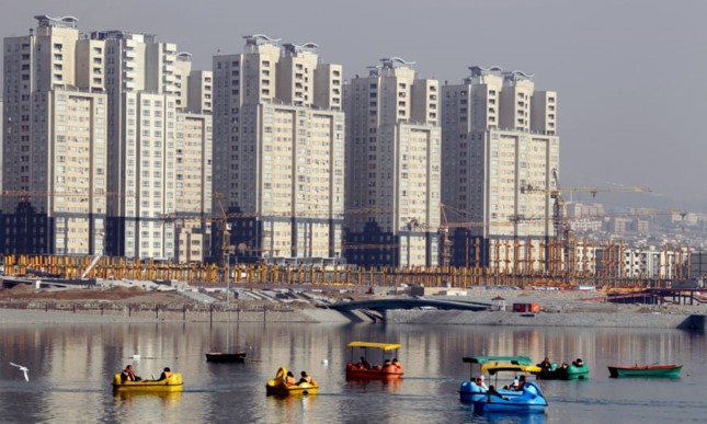 Khi bê tông và xe cộ thống trị thủ đô trăm tuổi của Iran ảnh 2