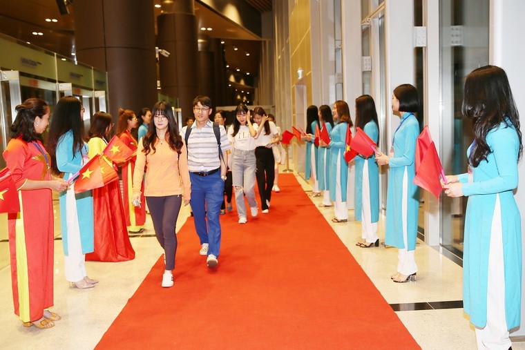 Cảng hàng không Quốc tế Vân Đồn đón chuyến bay đầu tiên từ Hàn Quốc ảnh 3