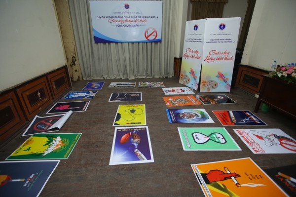 500 tranh dự thi vẽ tranh cổ động về phòng chống tác hại của thuốc lá ảnh 2