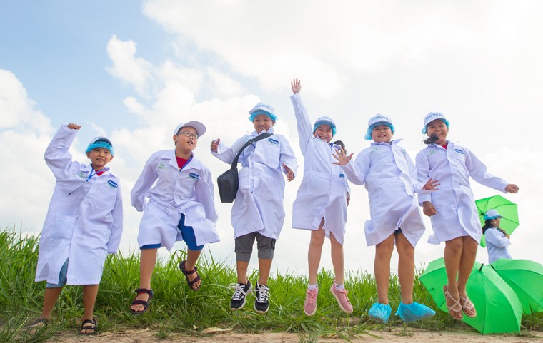 Học sinh hào hứng tự 'khám phá' hành trình sữa học đường Vinamilk ảnh 4