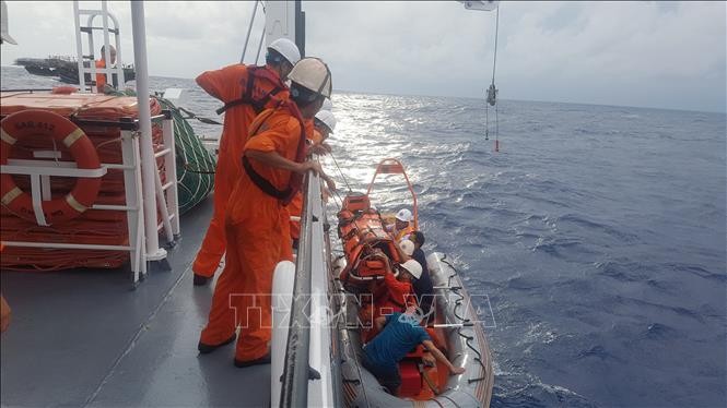 Cứu kịp thời thuyền viên bị tai biến trên vùng biển Hoàng Sa ảnh 1
