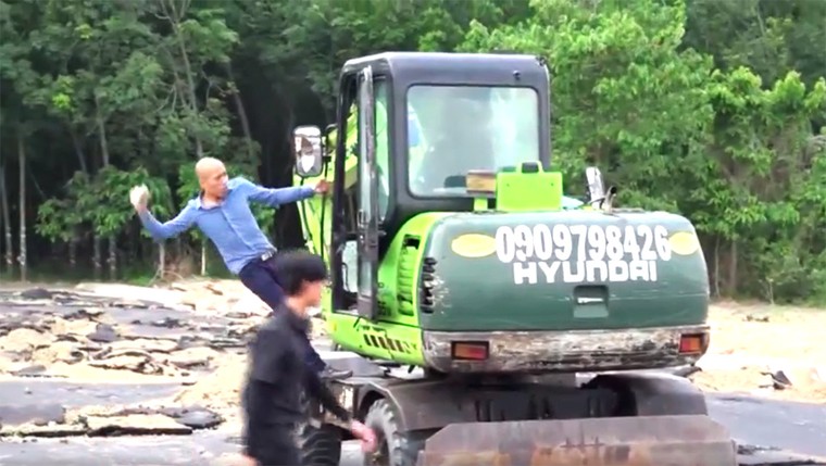 Khởi tố, bắt tạm giam hai nhân viên địa ốc Alibaba ảnh 2