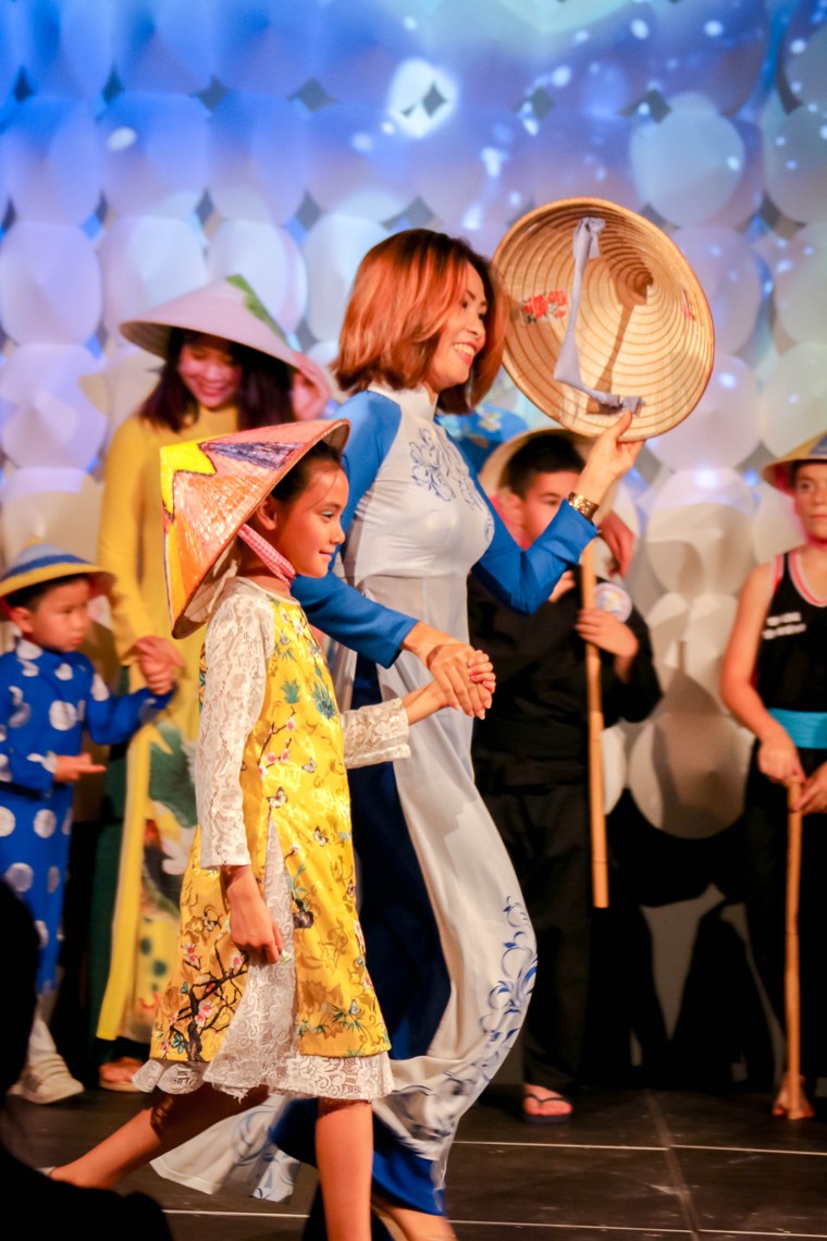 LIGHT UP - Dự án nghệ thuật nhân văn quảng bá văn hoá Việt Nam tại 3 thành phố ở Pháp ảnh 3