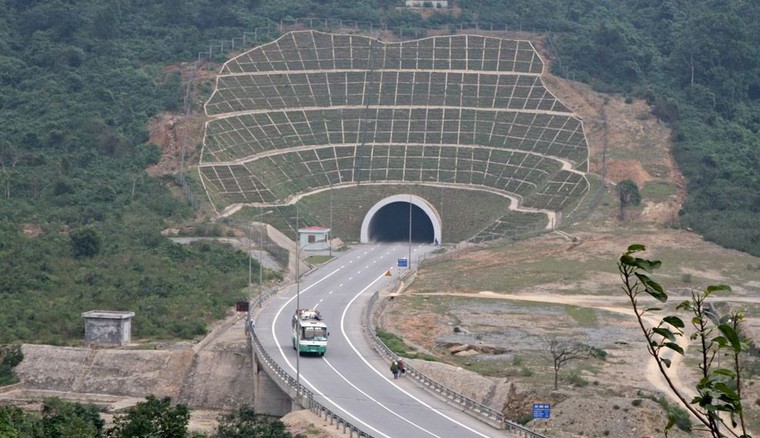 Ai là tác giả của bài thơ 